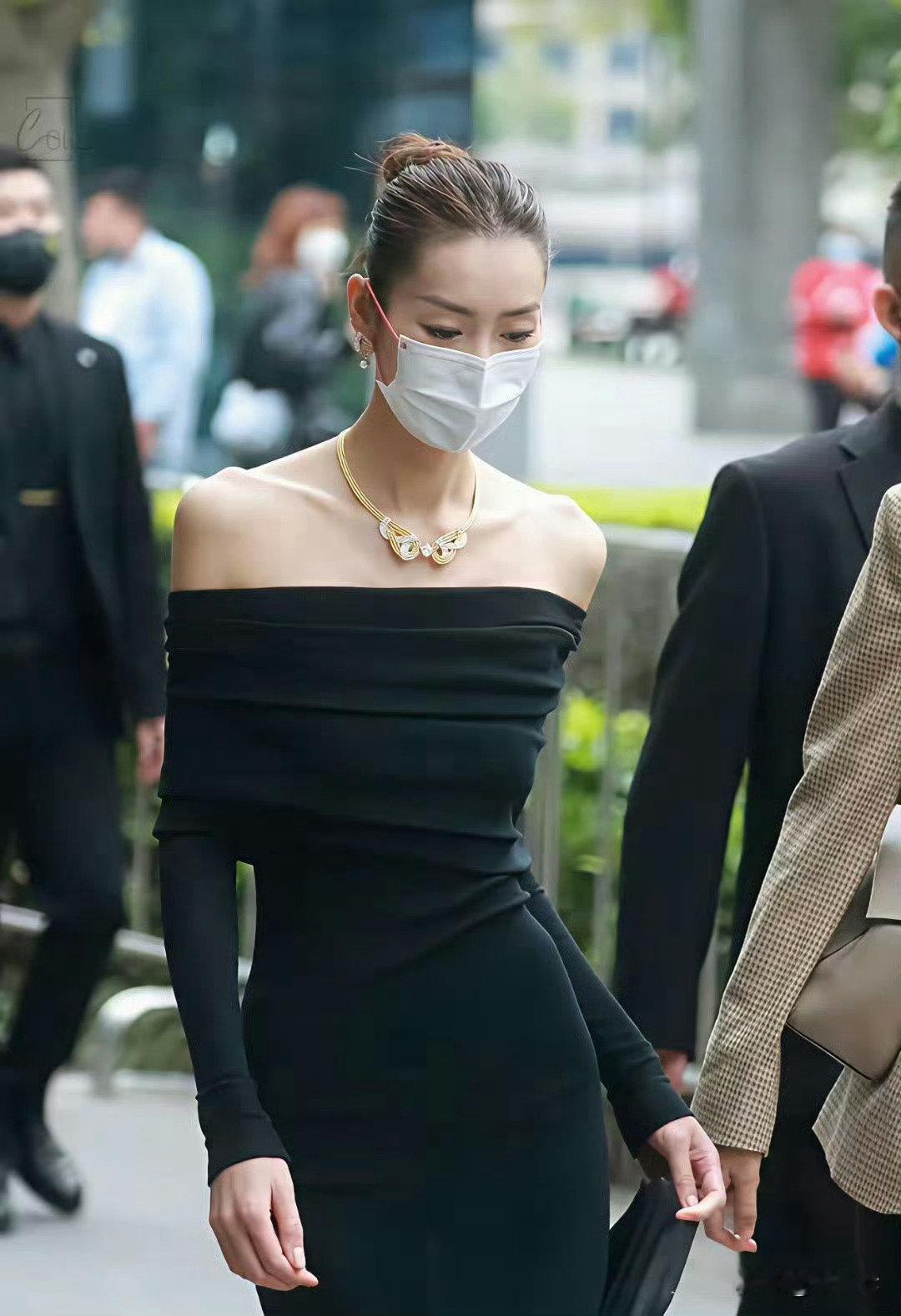 井柏然现实中根本就不会喜欢孙千这种类型的
倪妮是井柏然的前任，是井柏然口中喜欢的那种干干净净的女生，属于事业型、性格强势类型的
刘雯作为井柏然的现任，性格没有倪妮那么强势，但也绝对是事业型的女生，在2014年年收入就高达700万美元，全球模特收入福布斯排行榜第三的人 ​​​