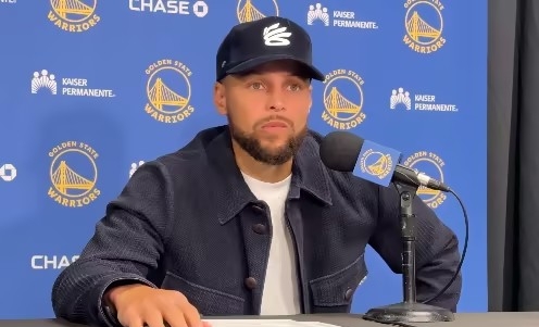 新秀和东契奇互喷，库里：我喜欢他的这份自信和斗志！

NBA常规赛，勇士队VS湖人队，全场比赛结束之后，最终勇士队以105：127不敌湖人队，遭遇了本赛季的开门黑，在比赛中，勇士队新秀球员伦德博格和湖人球星东契奇互喷垃圾话，这一度冲上了热搜，很多人认为一个新秀敢和东契奇互喷。
本场比赛中，勇士队球星