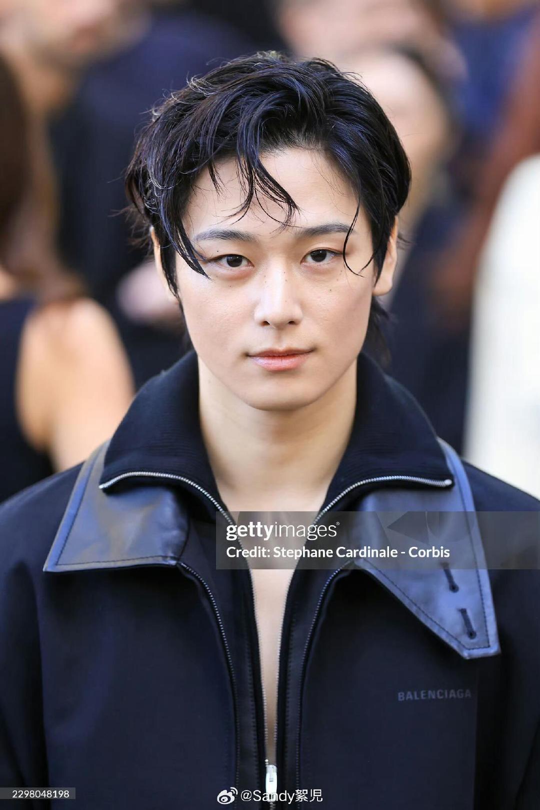 杨超越李柱延巴黎世家看秀G社生图释出
Balenciaga 2027春夏女装大秀，品牌大使杨超越、歌手李柱延惊喜亮相。
Getty无修生图定格巴黎夜色，外媒原生镜头直出，两人各自诠释品牌先锋格调，氛围感拉满！ #时装周##大秀直击##巴黎世家大秀# ​
