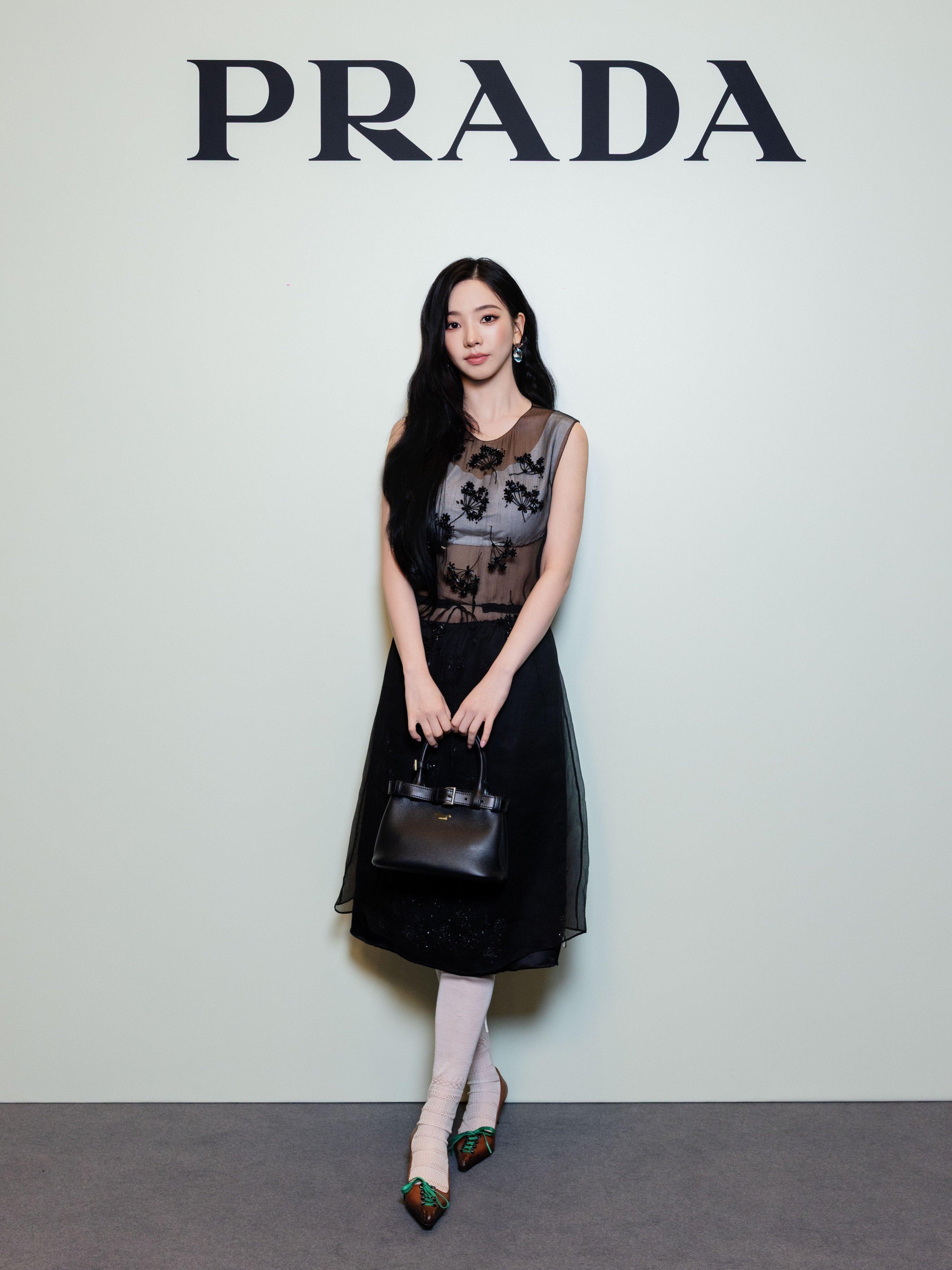 #aespa[超话]# 💙🌙⭐️🦋 #aespa夏日特调# 
260828【图片】更新#柳智敏[超话]#相关

karina × Prada

资̀源̀：窝窝
＊┄┅┄┅┄┅┄┅┄┅┄┅┄┅┄┅┄＊
🌸日专🔗合集：
📚小吒安利手册：
🌋aespa舞台合集：
长期招 ​