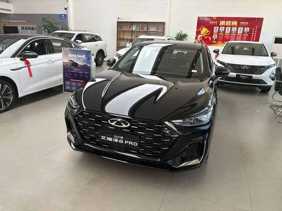 27款艾瑞泽8 Pro，0首付直接开回家！
不用凑大额首付，手里资金留着生活周转✨
鲲鹏1.6T/2.0T动力，2790mm超大轴距，后排坐人宽敞不压抑￼￼￼
15.6英寸2.5K大屏，8255芯片，540°全景影像，家用代步、通勤出游全都够用￼￼￼