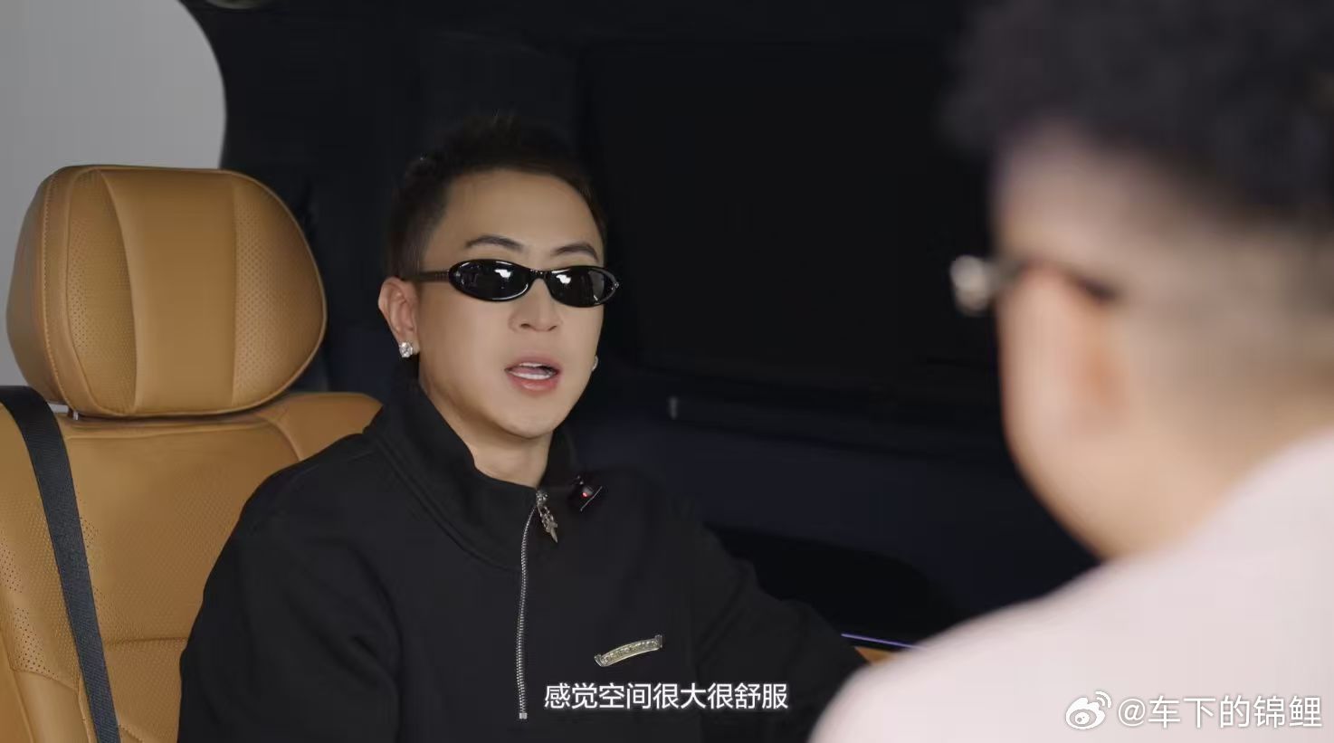 刚刷到秦奋现身上海极氪门店提车极氪009，上海门店完成提车，认可中国汽...