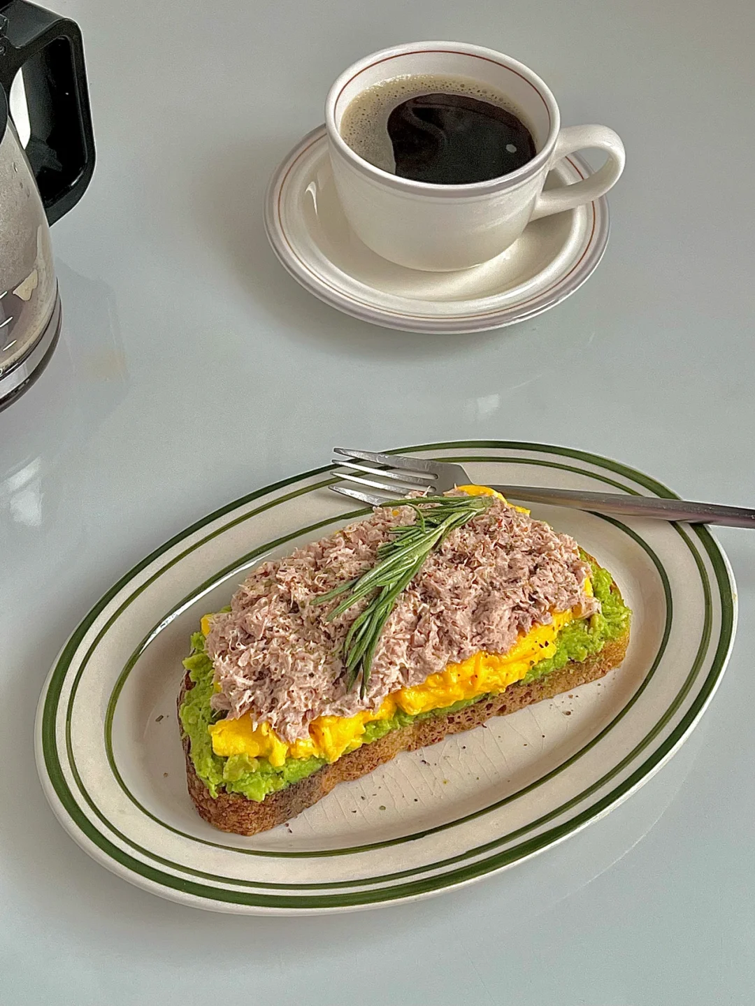 ☀️金枪鱼鸡蛋牛油果开放式三明治｜贼好吃😋