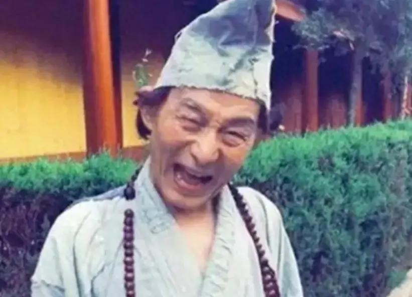 93岁游本昌告别式胡歌连夜哭红眼眶，女儿却把帛金一分不留全捐了，25岁小伙辗转一天一夜蹲在门外哭，线上发文悼念的明星没露面，普通人到底该咋衡量真心？
9月28日，游思涵对外宣布，父亲去世后收到的帛金将作为善款全部捐给济公公益基金会，用于乡村儿童艺术教育和孤独老人陪伴
消息一出，很多人说这才是一个演员