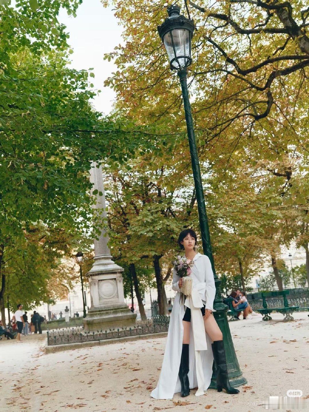 演员蓝盈莹这双腿太适合长筒靴了，更美了 ​