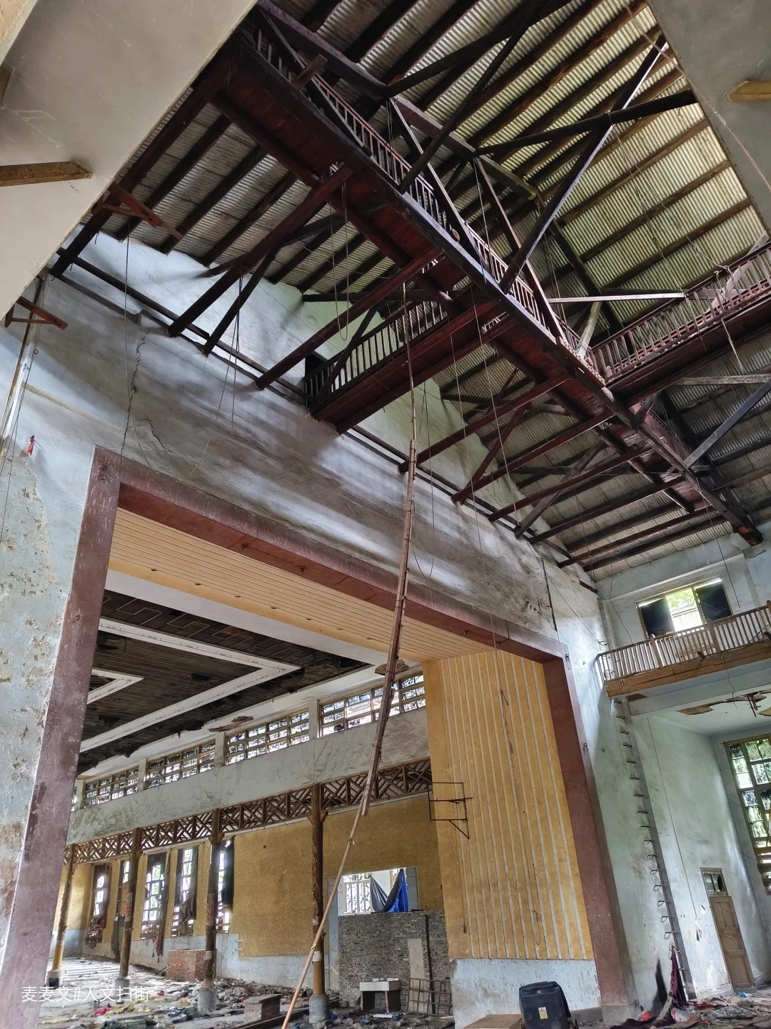 【沙坪坝】废弃的苏式礼堂,一眼沦陷旧时光