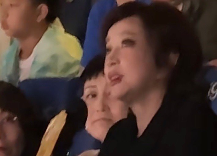 为了惠英红我把事情都推了[捂嘴哭] ​​​