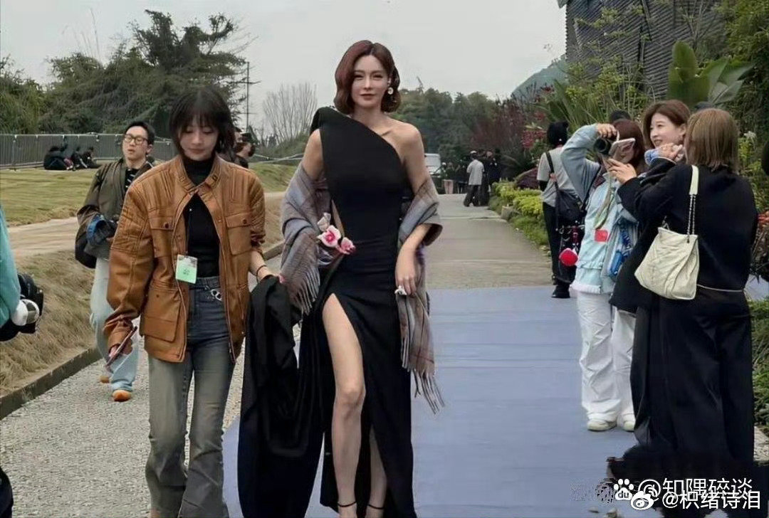 这下终于懂杜海涛了，沈梦辰的气场直接把周围人都碾压过去了。 ​