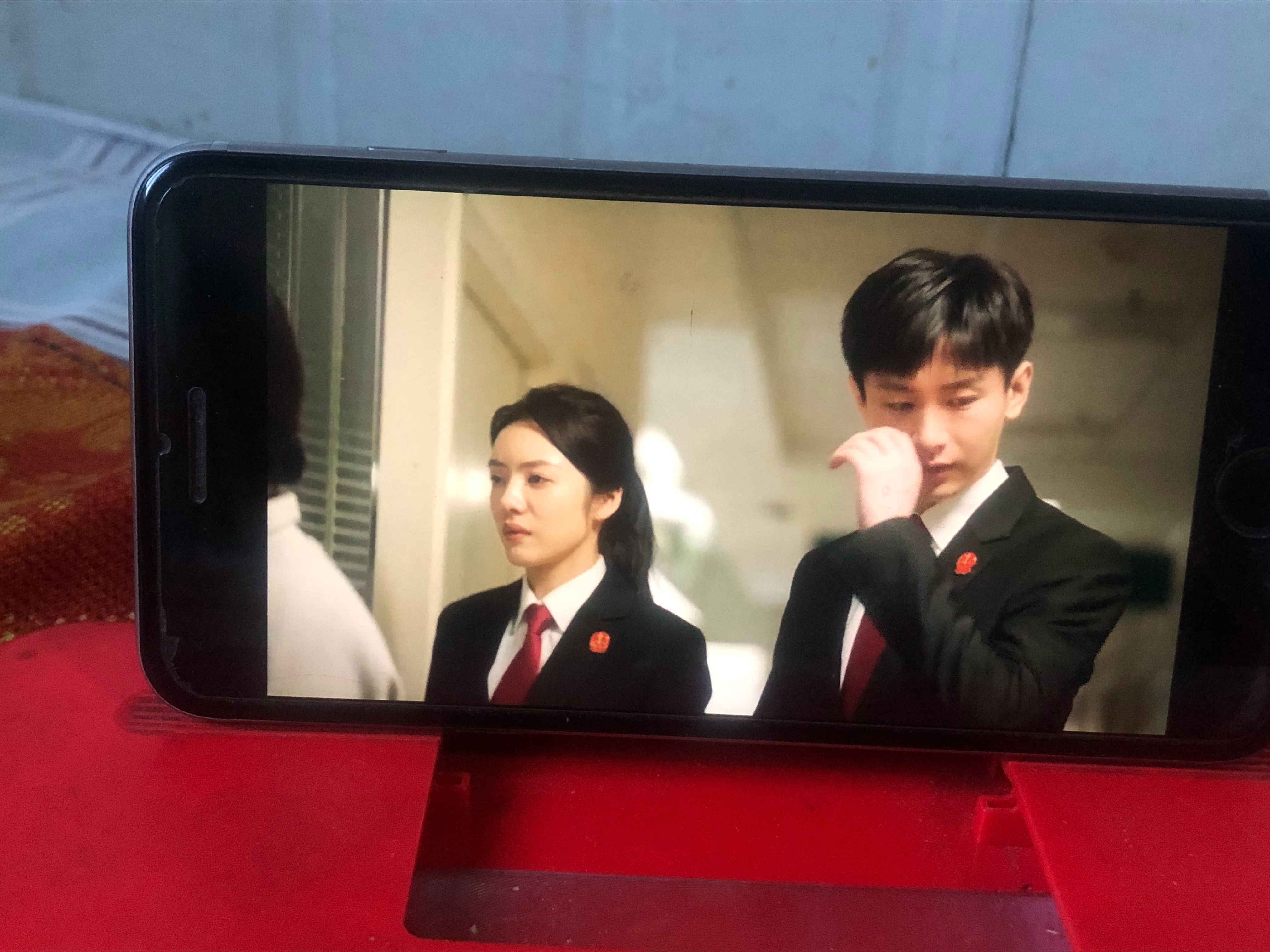 #成毅[超话]# 💌 《底线》｜写给每一位演员的信：第二十七集，我笑着开始，哭着收场



#底线##底线电视剧##奇毅果来信##成毅底线#

各位老师：

这封信，是写给《底线》的每一位演员的。

不是写给热搜的，不是写给数据的，是写给你们每一个人的。

 ​