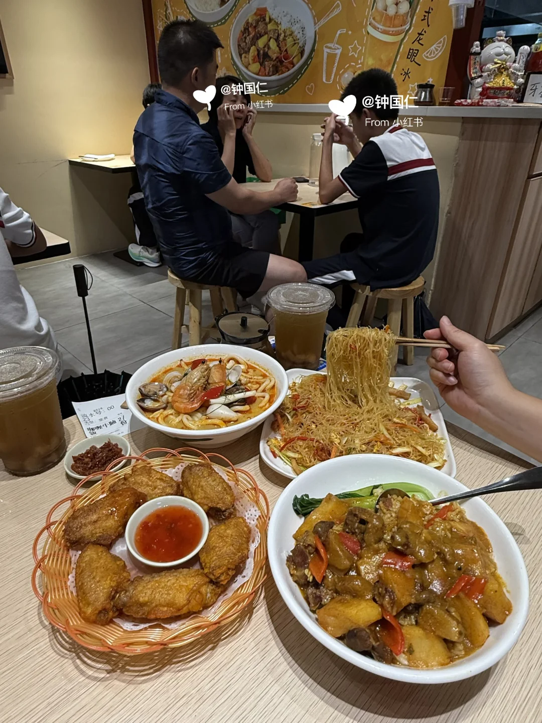番禺坐满学生哥的店。。。果然好吃😋！！！