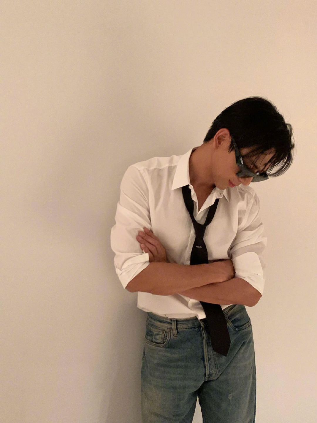 #李现[超话]# 李现直接把年上熟男的苏感焊死了 ​