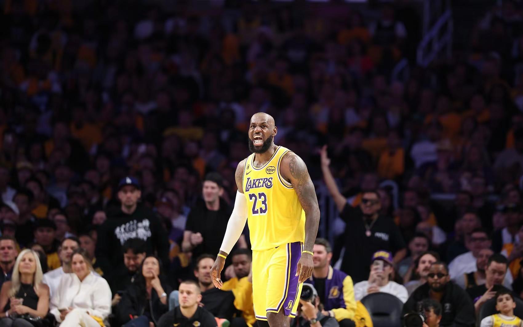 4月25日NBA季后赛首轮G3，湖人加时112-108击败火箭，大比分...