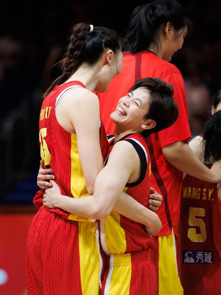 #杨舒予说这仅仅是开始#

女篮世界杯1/4决赛资格赛，中国女篮75-72险胜波多黎各女篮。本场表现高效且全面，最后时刻2罚全中锁定胜局。全场8投5中，贡献15分3篮板11助攻2抢断。

赛后，杨舒予晒出了此次世界杯比赛瞬间：“多么特别的经历，这才仅仅是开始……”

今晚20:30锁定咪咕视频，看 ​