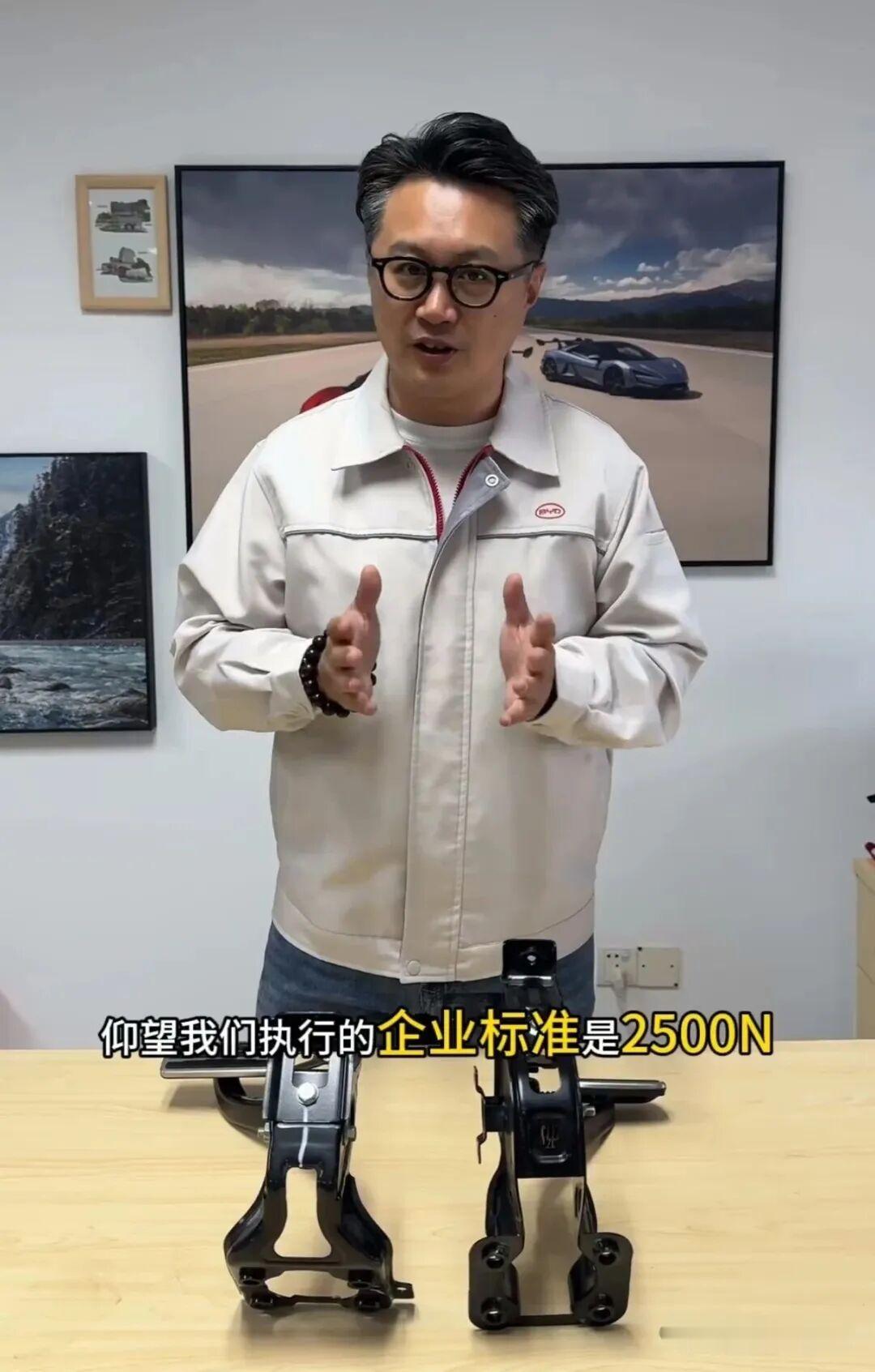 仰望公布旗下车型刹车踏板均为金属材质，且踏板力达到2500牛 ​