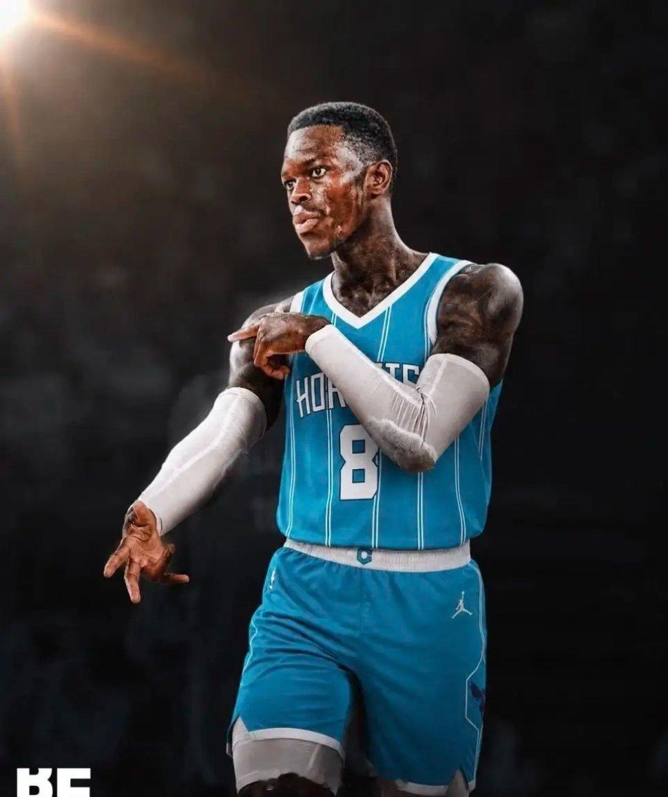 #施罗德被交易至黄蜂#NBA最惨的球星，施罗德又又又被交易了！

据NBA记者报道，骑士队将施罗德及部分现金交易到黄蜂队，换取特雷·曼恩。

施罗德在NBA打了13年，却已经被交易了9次，换了12支球队了，在NBA历史上也是排名第二了，仅次于被交易11次的阿里扎和效力过13支球队的伊斯梅尔·史密斯。

作为世 ​