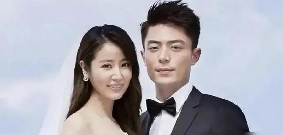 霍建华当年如果真娶了陈乔恩，家里的日子大概率天天都在演没有台词的冷战大戏。
年轻时谈恋爱总图个干柴烈火，觉得彼此脾气一样、性子一样才叫灵魂伴侣。
可现实往往特别打脸，两个都习惯把心事往肚子里咽、撞了南墙也不回头的人凑在一块，除了暗自较劲，剩下的全是内耗。
林心如的高明就在这儿，她在娱乐圈摸爬滚