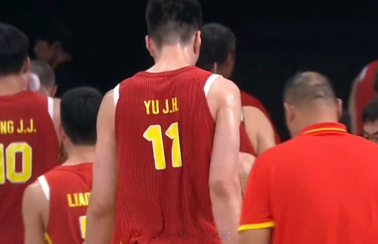 #亚运会男篮中国无缘决赛#

溃败！中国男篮负日本男篮无缘亚运会决赛亚运会男篮半决赛，中国男篮对阵东道主日本男篮，中国男篮一度落后到30分以上，最后以78:97惨败日本，无缘亚运会决赛！

数据方面：胡金秋14分2板、崔永熙13分6板、胡明轩11分4助、李弘权9分13板1助、廖三宁8分4板6助、庞峥麟8分2板
 ​