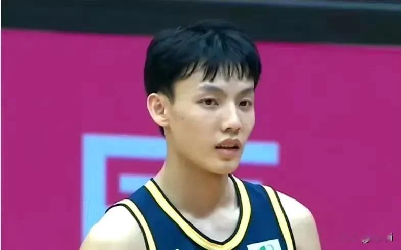 徐杰这样子就当上了惠州市篮协副会长了！这实力不赖啊！  徐杰是目前广东...