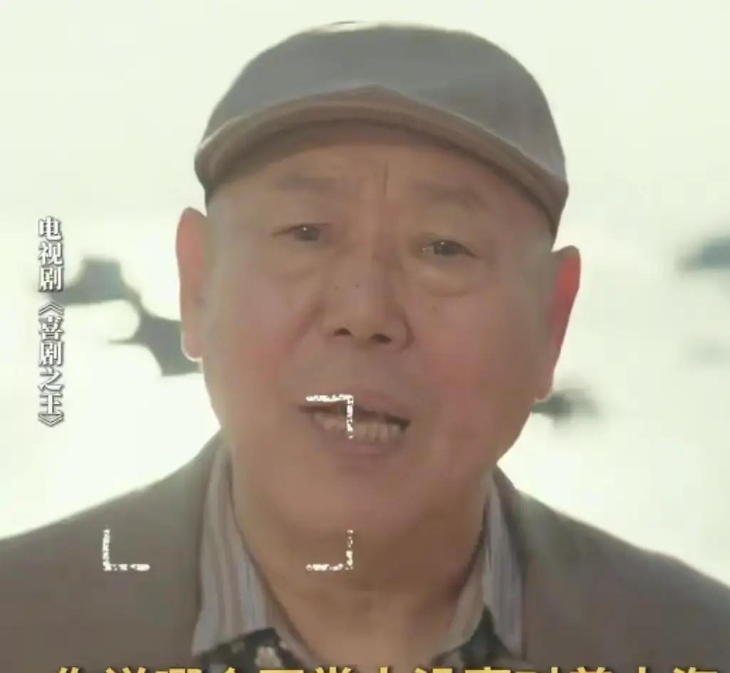 李诚儒2020年在《我就是演员》里把周星驰的无厘头叫“墙角、墙裙子”，六年后他的电影票房停在24.3万，周星驰的《功夫女足》上映三天破6个亿。
一句“墙角”，把六年的账都翻了出来
这几天网友涌进李诚儒评论区，刷屏的只有两组数字：24.3万，6个亿。前者是他2018年2月9日上映的《大导归来》总票房，