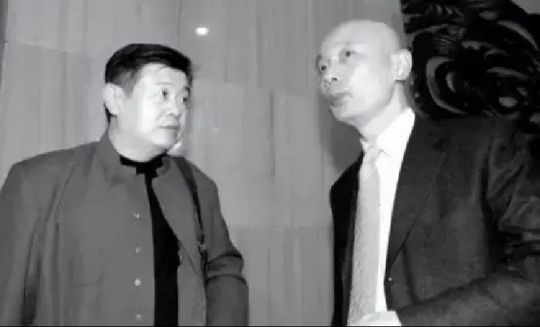 2005年，演员傅彪患上癌症，冯小刚给了200万，张国立给了40万，然而，葛优却一毛不拔，可是傅彪的妻子却说：“最感谢的就是葛优！”

傅彪走后第三天，葛优就敲开了张秋芳家的门。他没提钱，只是坐下来，问张秋芳接下来有什么打算。张秋芳脑子里一团乱麻，只说想把剩下的房贷先理清楚。葛优点点头，说：“行，这