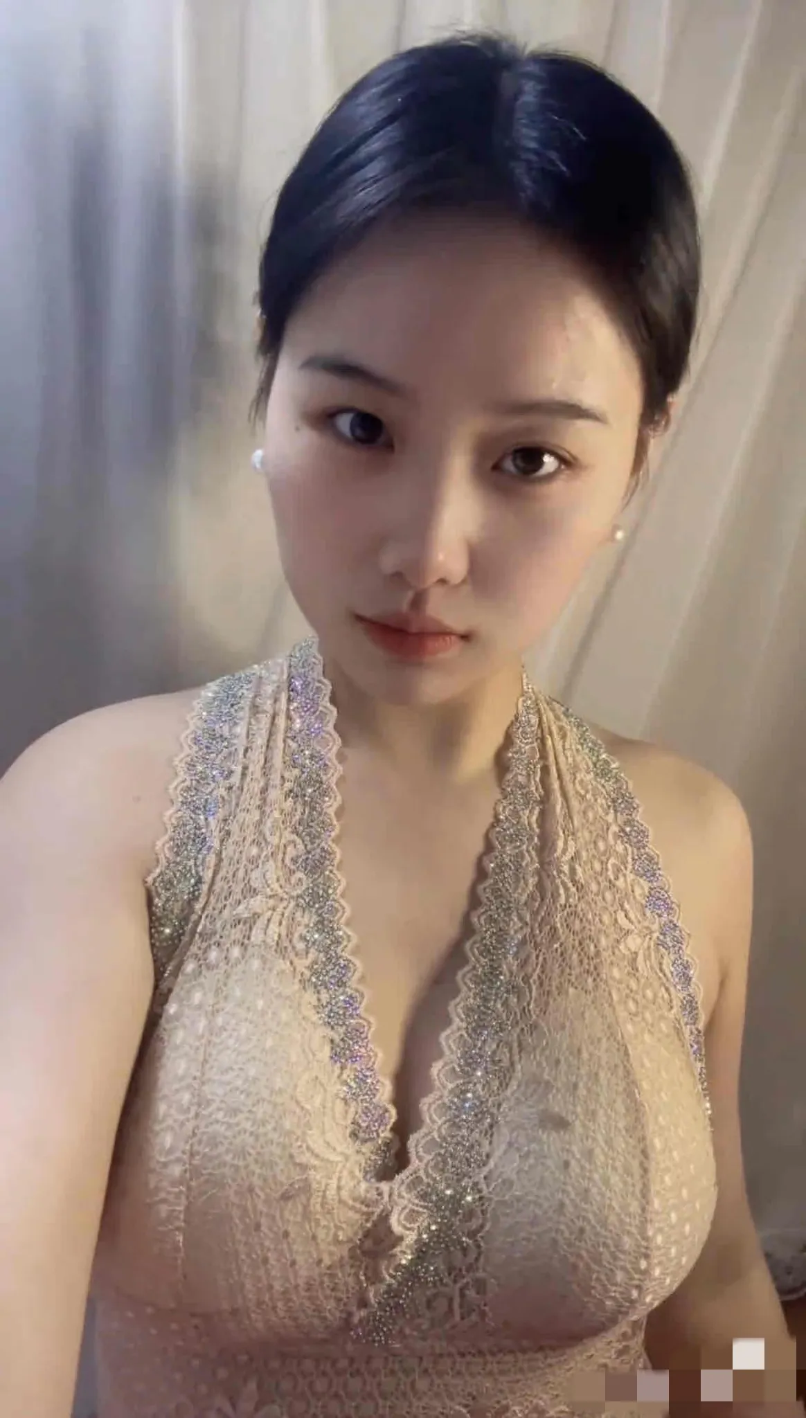 年岁三十更迷人知性姐姐韵味正浓 谁不喜爱…… 菱脸之韵尽显美，御姐风采...