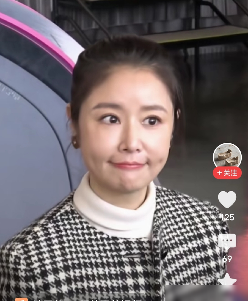 被骂脸肿大婶两天后，林心如晒了张减脂餐，配文：是该减肥了，羞耻心在哪里。
评论区炸锅那会儿，她刚出席完品牌活动，生图被截图疯传。没人提打光，没人提角度，就盯着那点肉说事。
可你再往前翻，紫薇时期的灵动是紫薇的，现在47岁的林心如，自己先认了。
她接受采访原话：会在意，因为觉得蛮丑的。顿了一下，