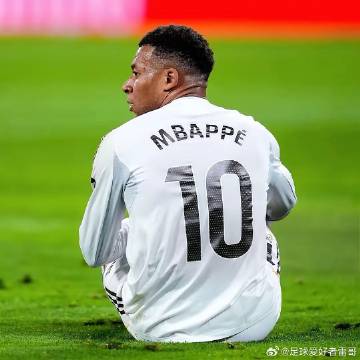 姆巴佩此次展现出了极高的警觉性！在面对贝蒂斯队的比赛中，他刚察觉到左腿...
