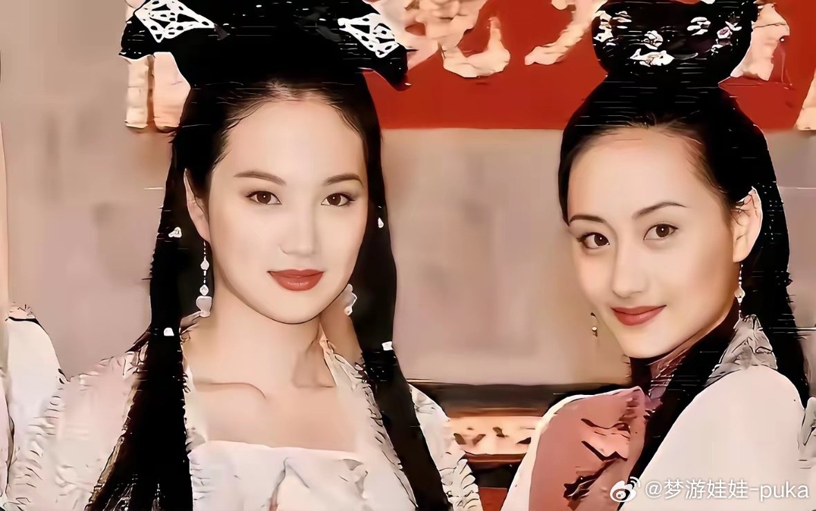 还记得当年看《梅花烙》，陈德容一出场，简直惊为天人！《水云间》陈红在里面大脸盘子，明艳但不如陈德容美 ​