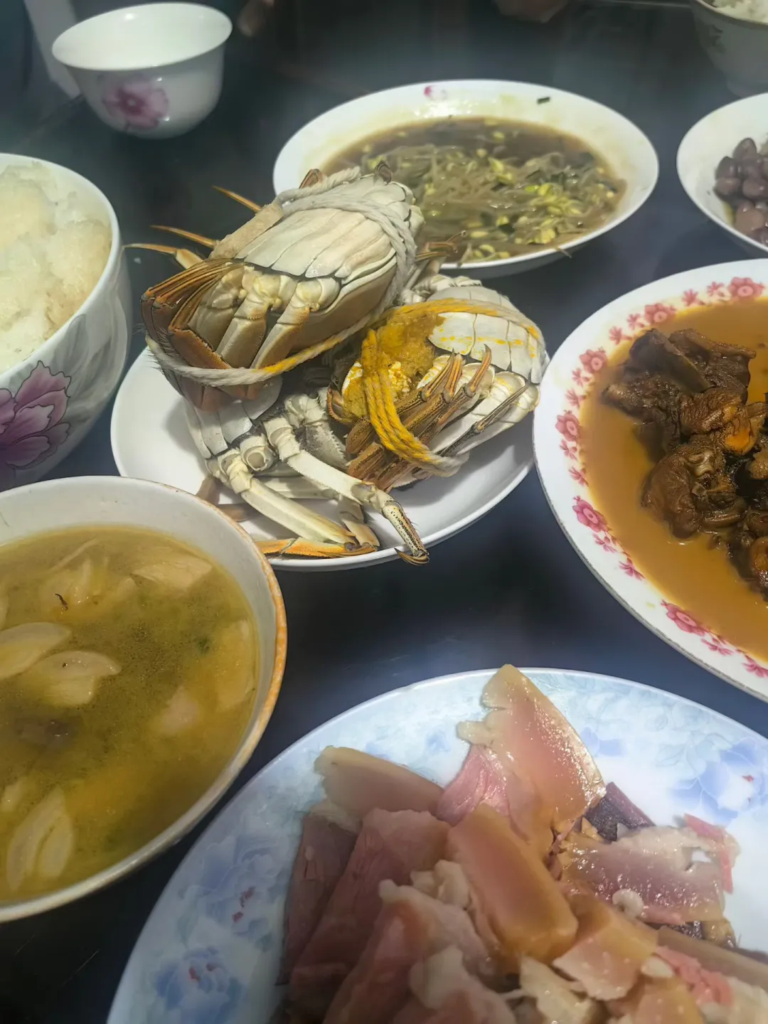员工餐，蟹塘兄弟们不容易