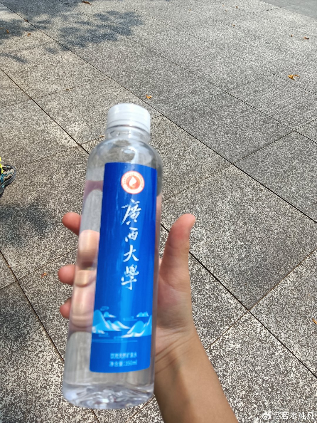 #张艺凡[超话]##张艺凡电影活久久#  广西大学好好玩[打call] ​