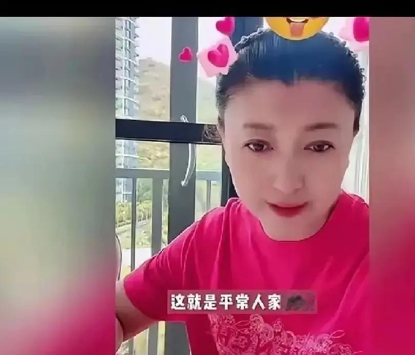 11道菜只算家常？闫学晶晒鲍鱼刺痛谁   一张餐桌摆满11道菜，鲍鱼当...