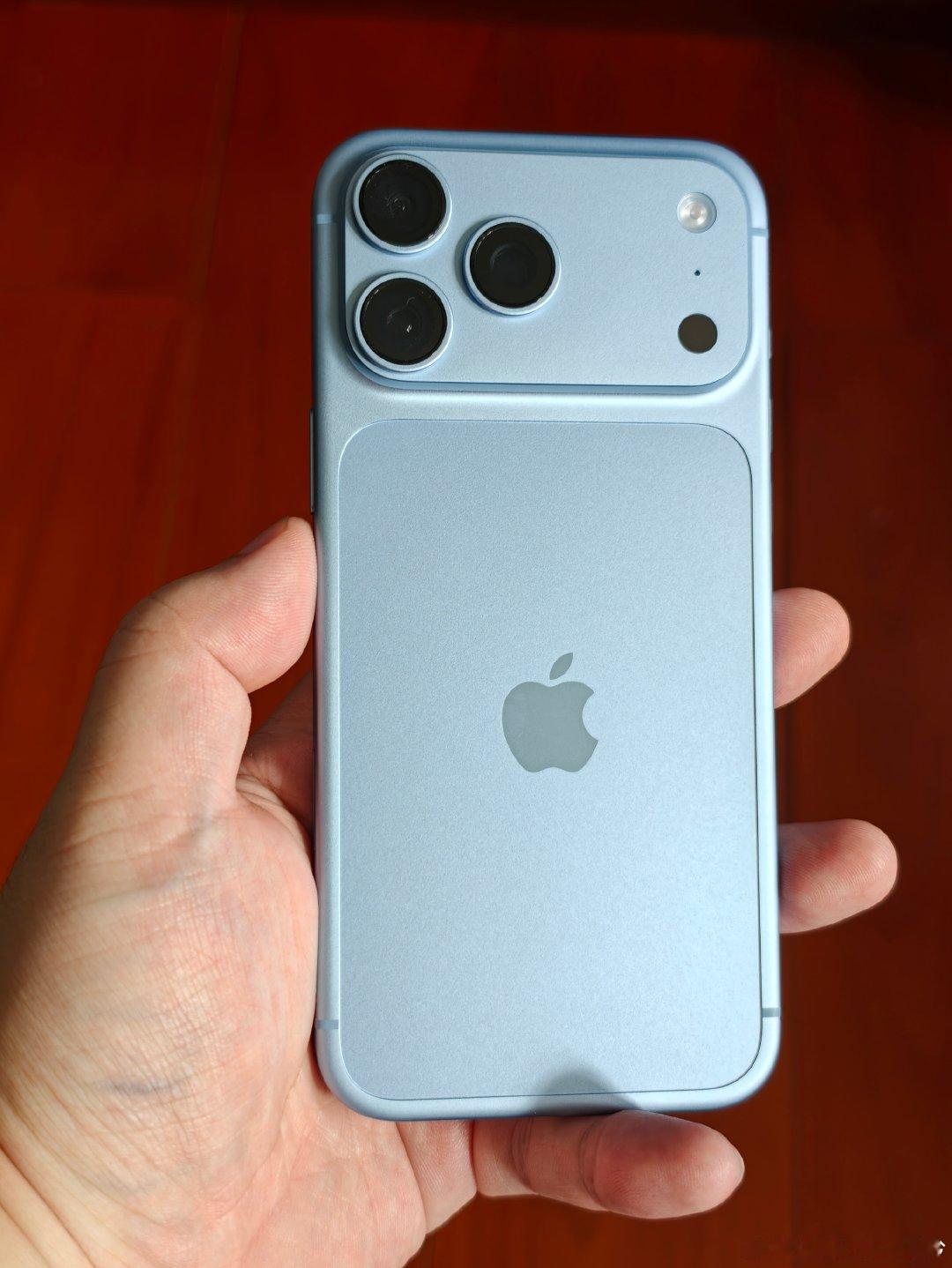 这外观。。。确定不是一比一复刻iPhone17Pro 吗[允悲][允悲] ​