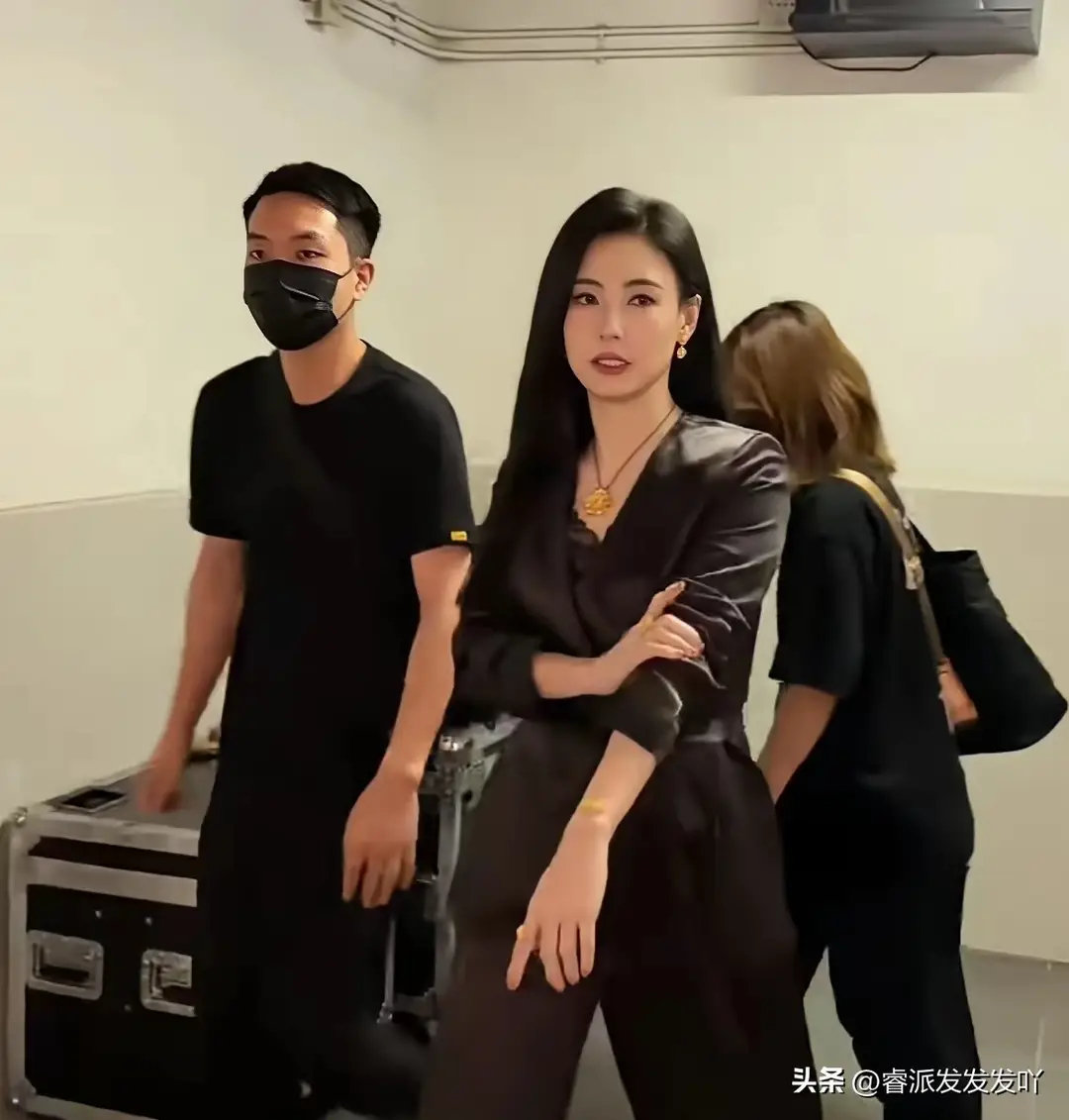 朋友私下见了张柏芝真人，回来就一句话：大家都被电视骗了 ​