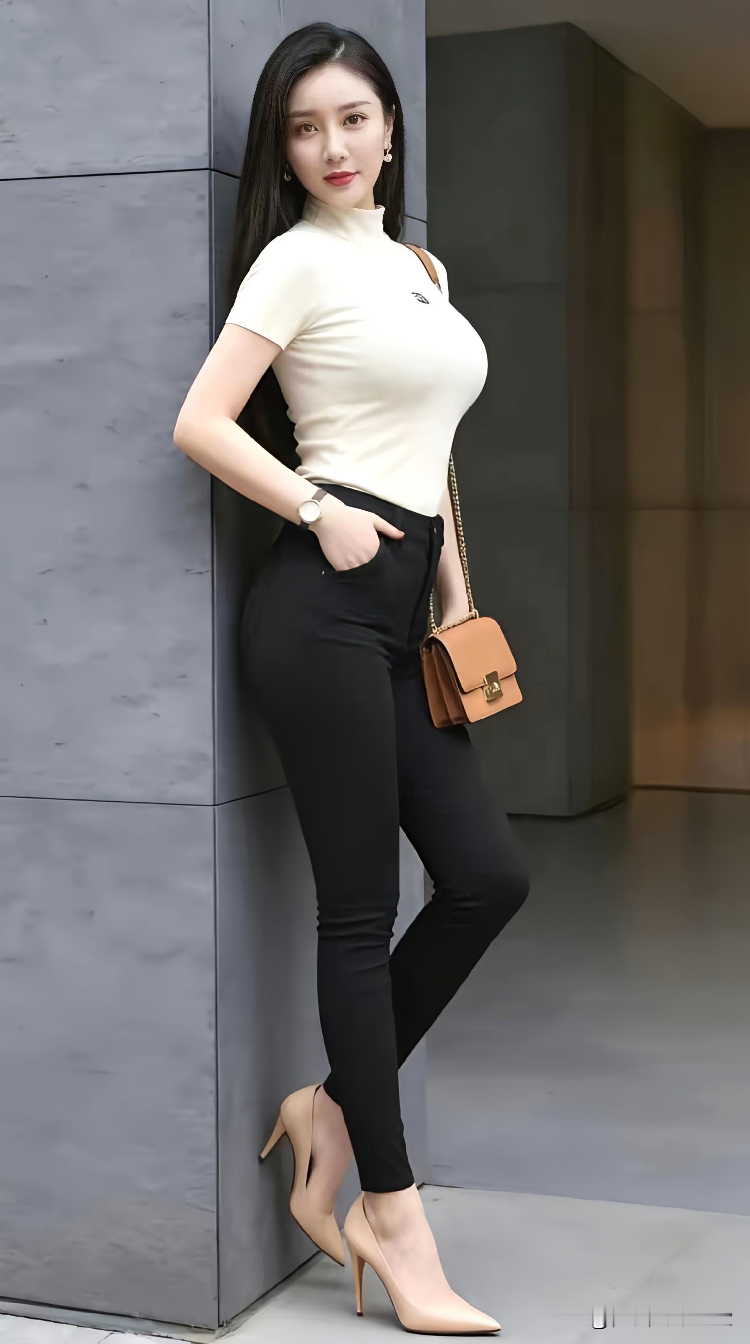 都市时尚穿搭指南，简约优雅，尽显女性魅力！👠👗💄