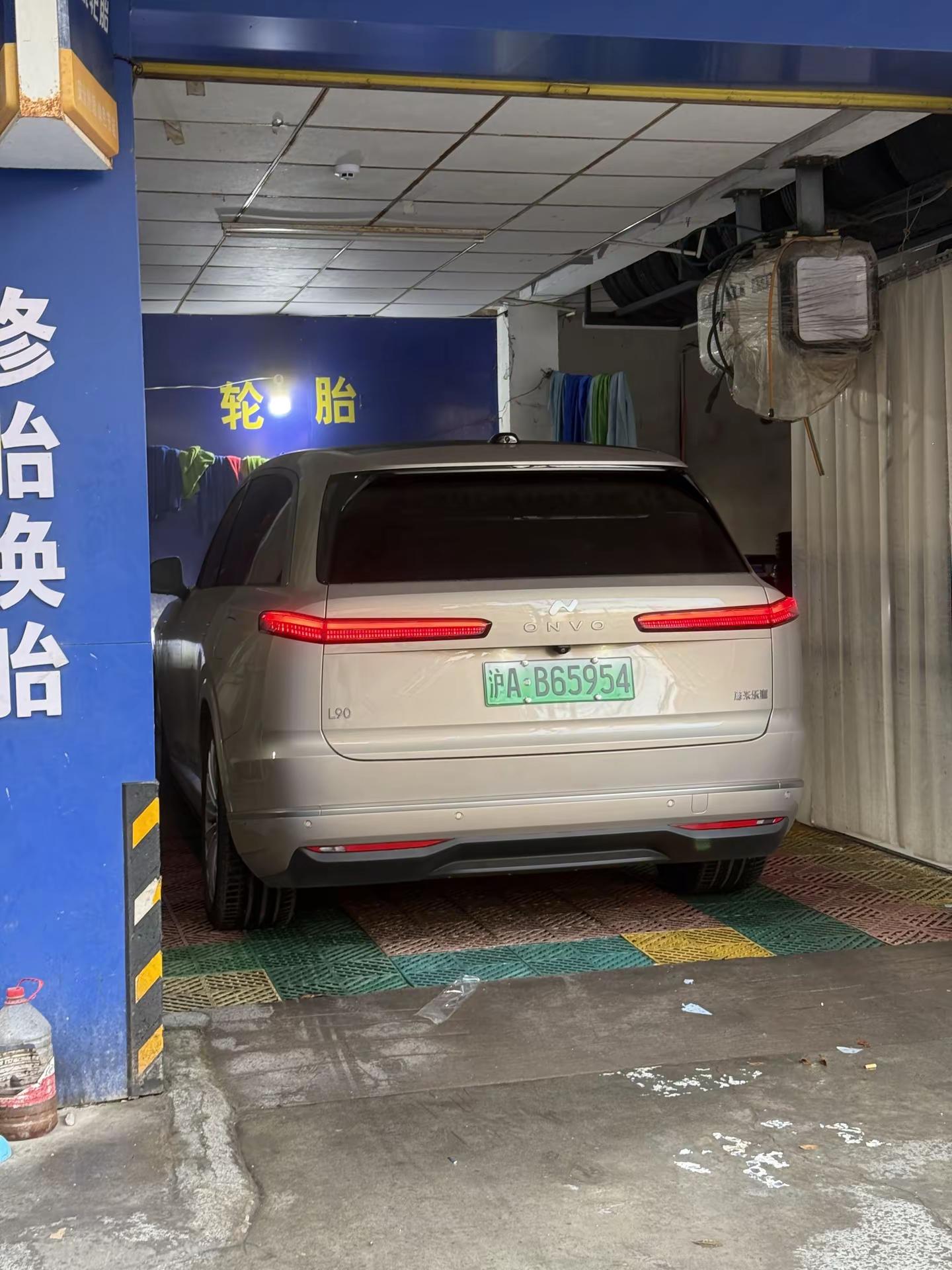 忙碌了一下午 给你俩轮流洗洗澡