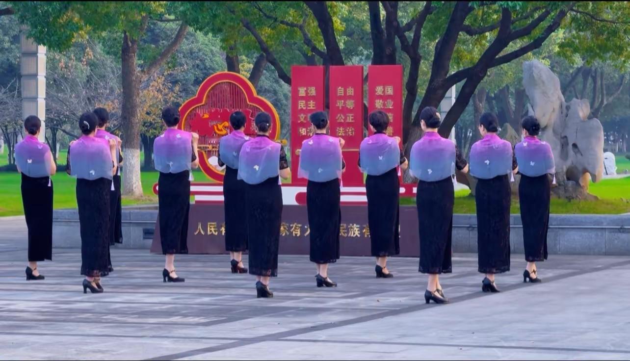 美丽动人🥰（冻人）的小姐姐们👣第一次完美外景录制⏺️