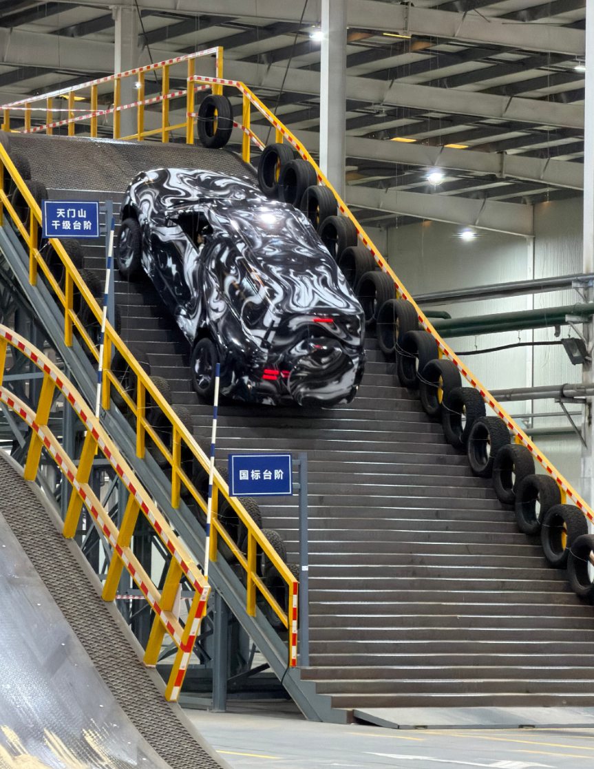 最近比亚迪官宣3月5日即将召开颠覆性技术发布会的消息震动网络，引起了各...