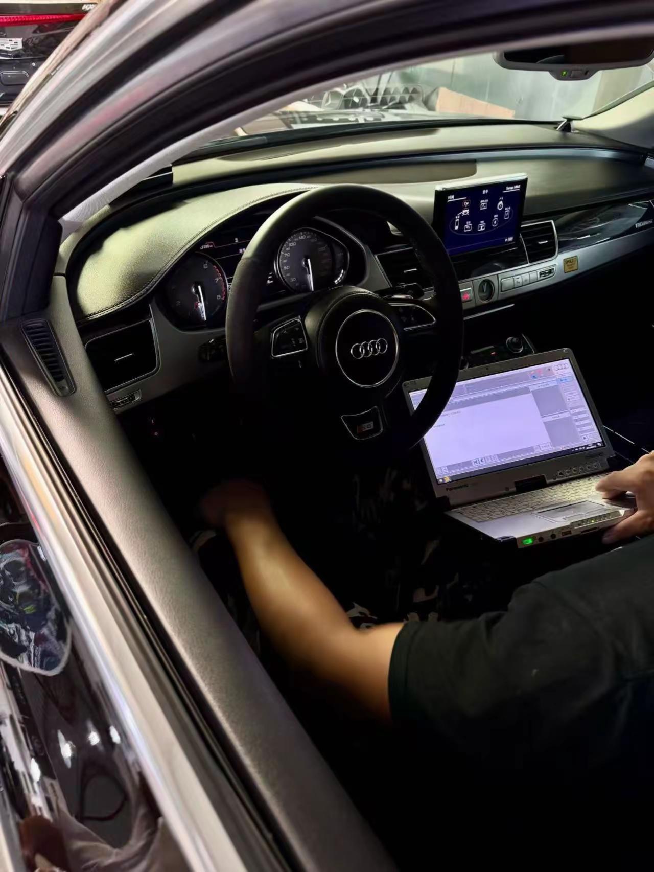 Audi S8 优雅的A8。奥迪A8