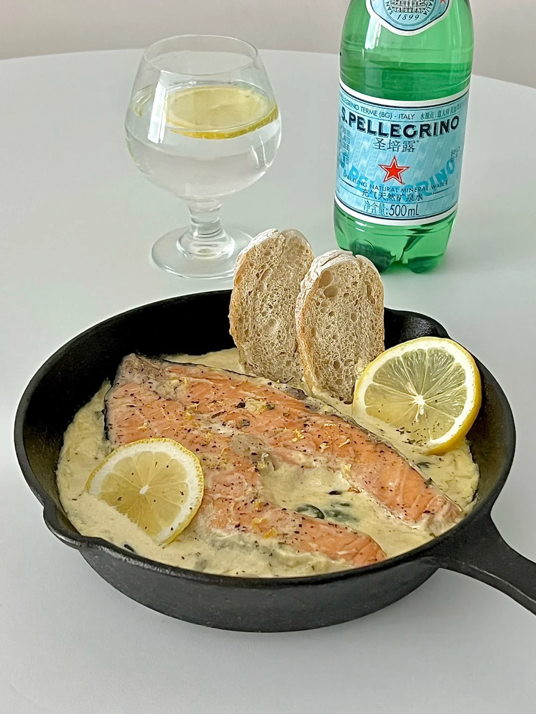 法式料理🍋柠檬奶油芝士三文鱼搭配圣培露