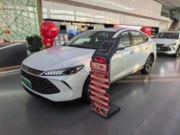 探店拍了7.98万的秦Plus DMI，15.5度刀片电池，1.5四缸...