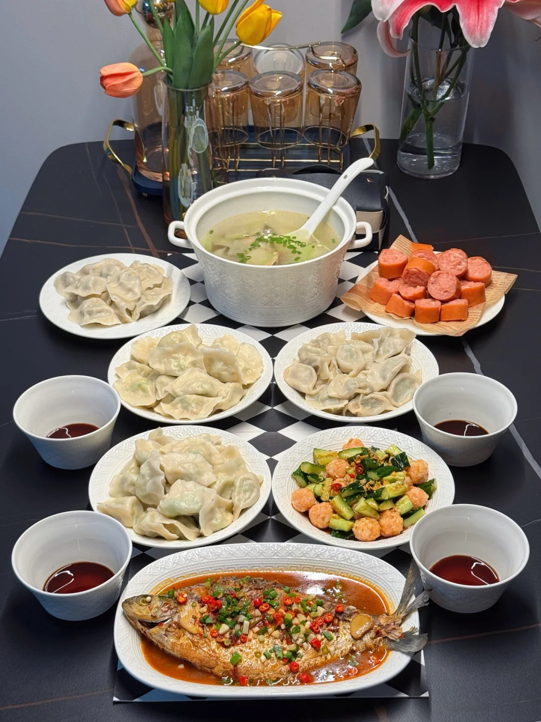 幸福的家庭看餐桌🥟