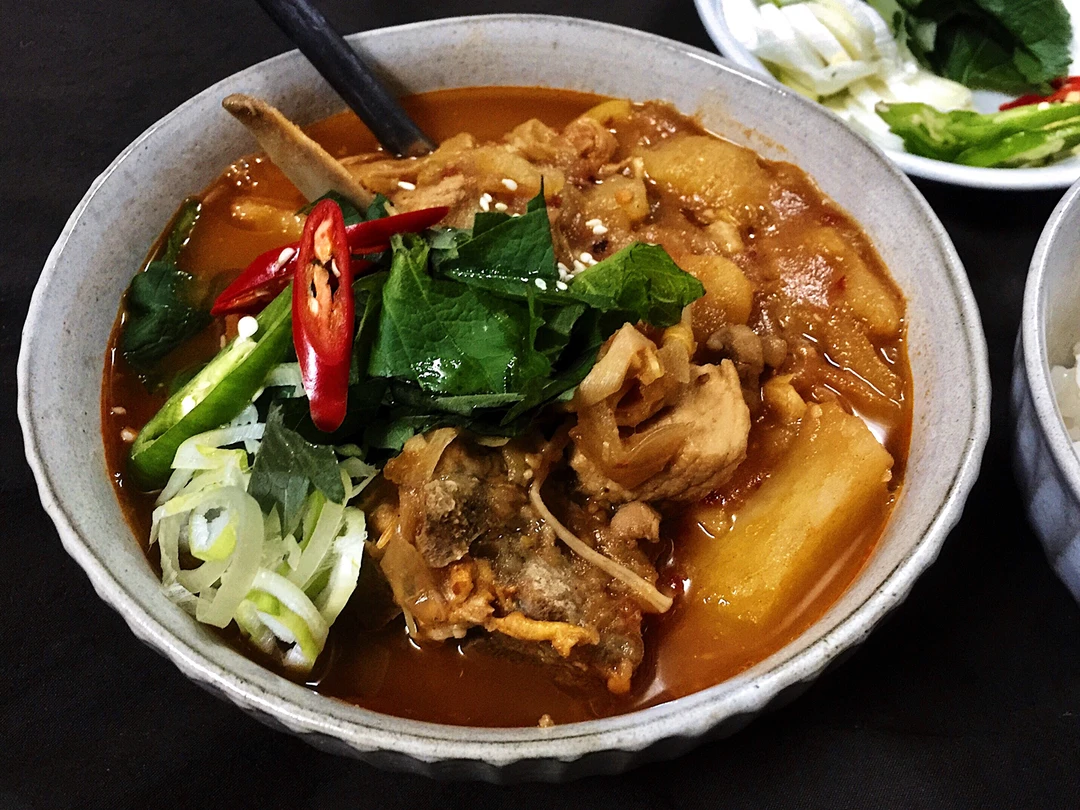 粗茶淡饭🥢｜咕嘟咕嘟【韩国脊骨土豆汤】🥣