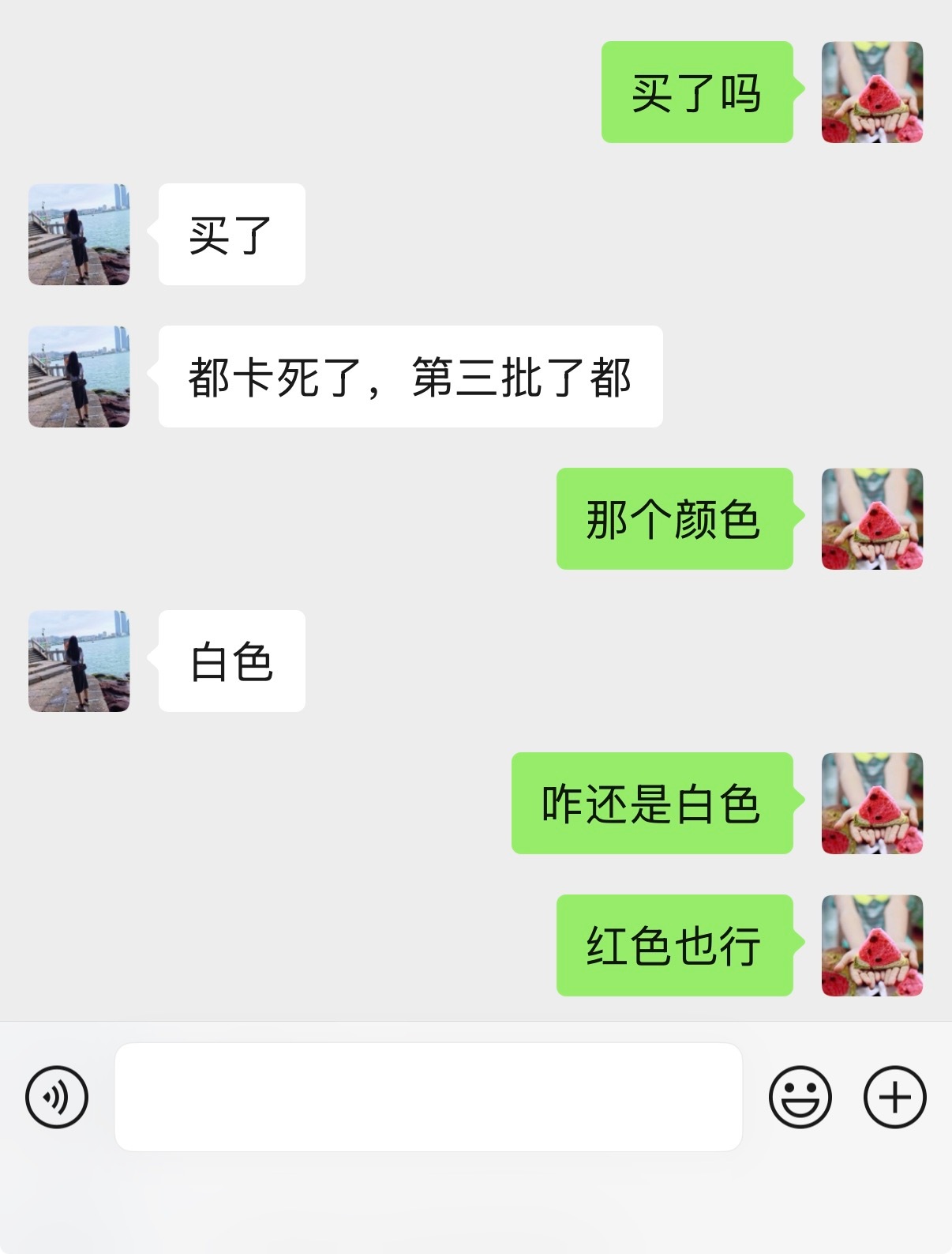 琳琳问我苹果18买哪个颜色，自己选不好颜色了，蓝色怕掉漆，白色的一直用的就是白色！

刚问了还是买了白色，卡的不行，第三批才买上，买的人真的太多啊！

现在年轻人1万的苹果手机说换就换，可外卖配送费几元都不愿意花，琳琳说：就是这样，有配送费的绝对换[允悲]！

还是的说说年轻人啊！想换就换 ​