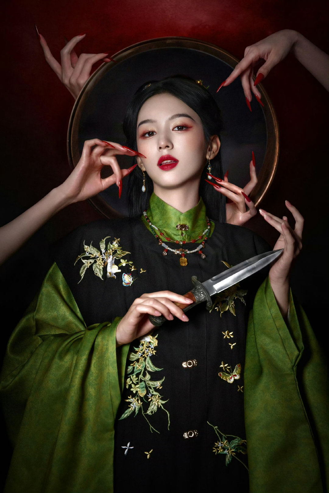 盘点一组女明星鬼魅感写真[嘘]
迪丽热巴、白鹿、鞠婧祎、陈都灵、周也、文淇
妆容搭配眼神，都很带感[不愧是你] ​