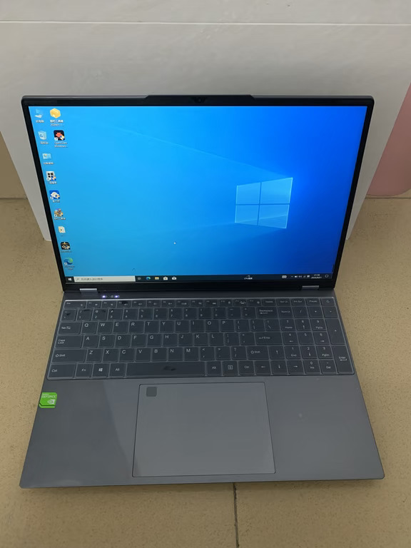 国产机械MaxBook P2笔记本电脑，15.6寸大屏，英特尔N95四核处理器，16G DDR4内存，512G固态硬盘，NVIDIA MX230#笔记本电脑 #笔记本电脑推荐 显卡，性能稳定，办公学习、上网课、看剧、小游戏都能用，运行流畅。
	
机器成色还可以，外观有点使用痕迹，键盘干净，屏幕无划痕，功能正常，无拆修，性能稳定。#二手笔记本电脑 #笔记本攻略 #电脑推荐 #轻薄本