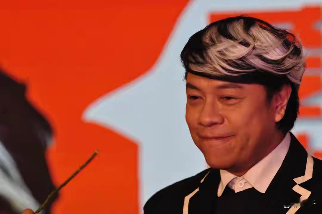 国台办回应蔡康永现身“台独”顽固分子沈伯洋竞选造势活动一事，发言人陈斌华的表态清晰划出底线，一句话直击要害：在大是大非问题上没有任何模糊的空间，任何人都不能一边赚取大陆发展红利，一边和“台独”分裂势力勾连纠缠，做“两面人”。这件事，不只是一场岛内选举造势风波，更是给所有台湾公众人物敲响警钟：在国家主