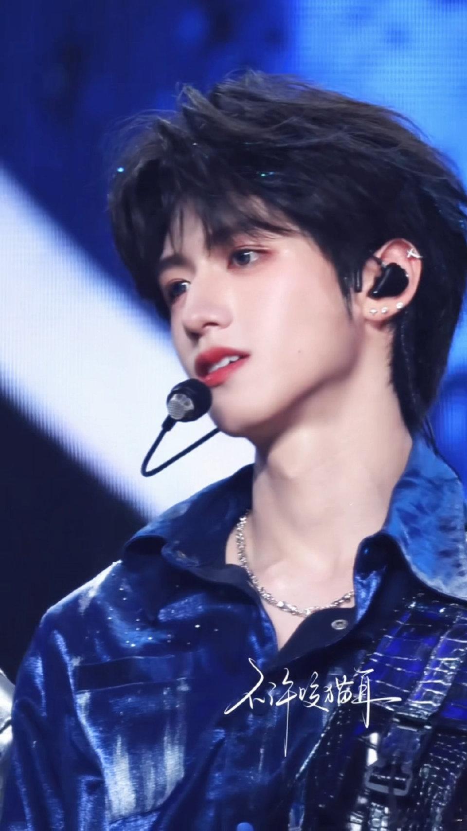 #朱志鑫手机屏碎成啥样了#苹果18买起来！ ​