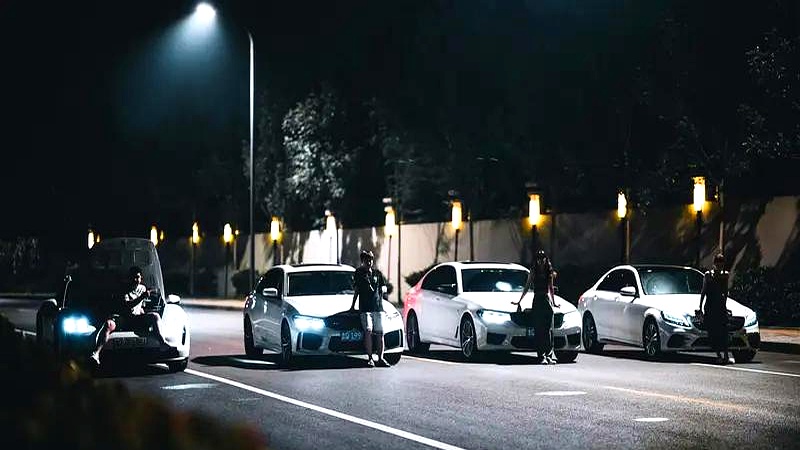 刚看到这个新闻，后背直接一阵发凉。 一个小伙子，攒了许久的钱去提车，本...