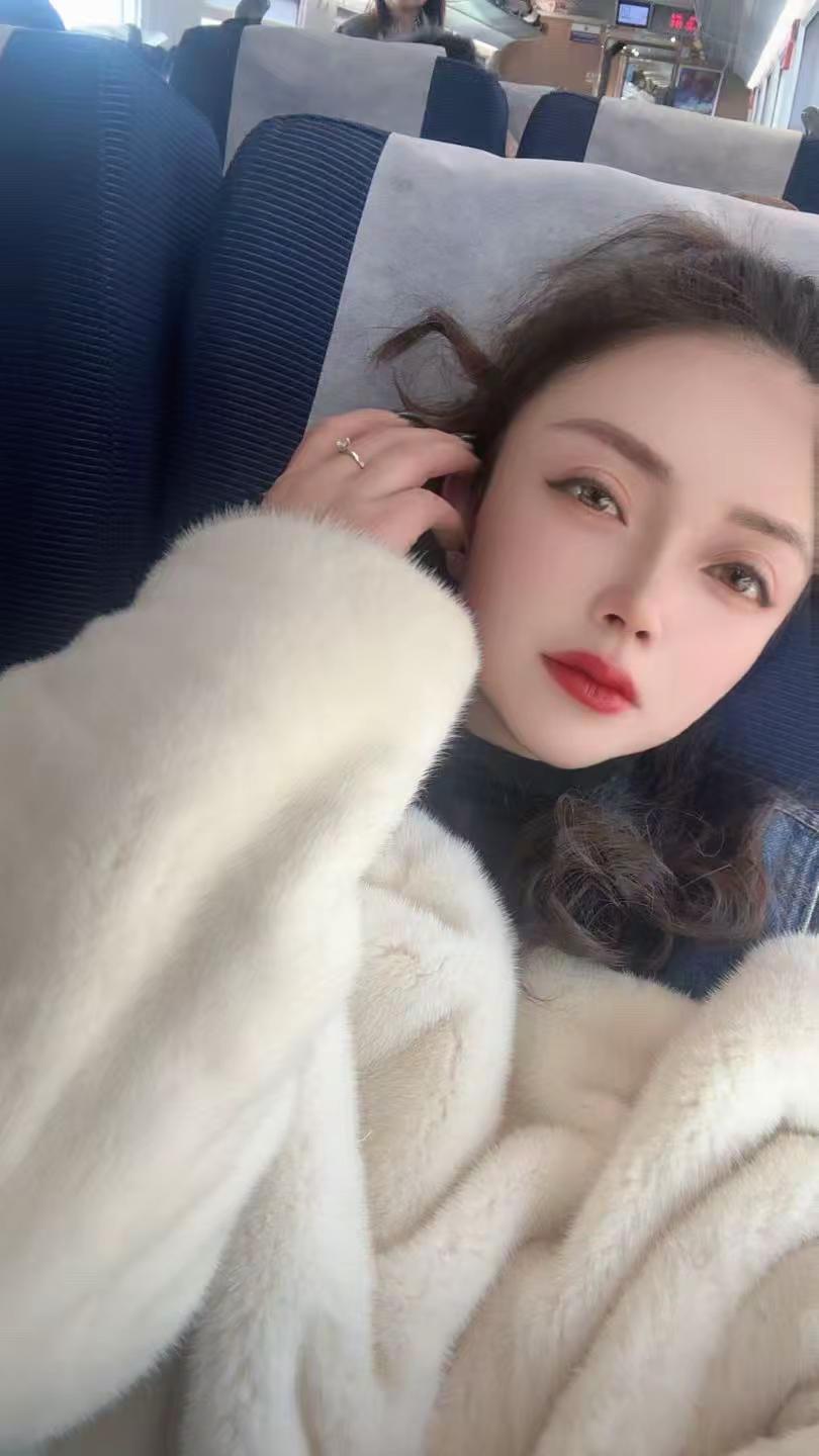 成熟女人的三大标志：穿貂，买黄金，听 凤凰传奇