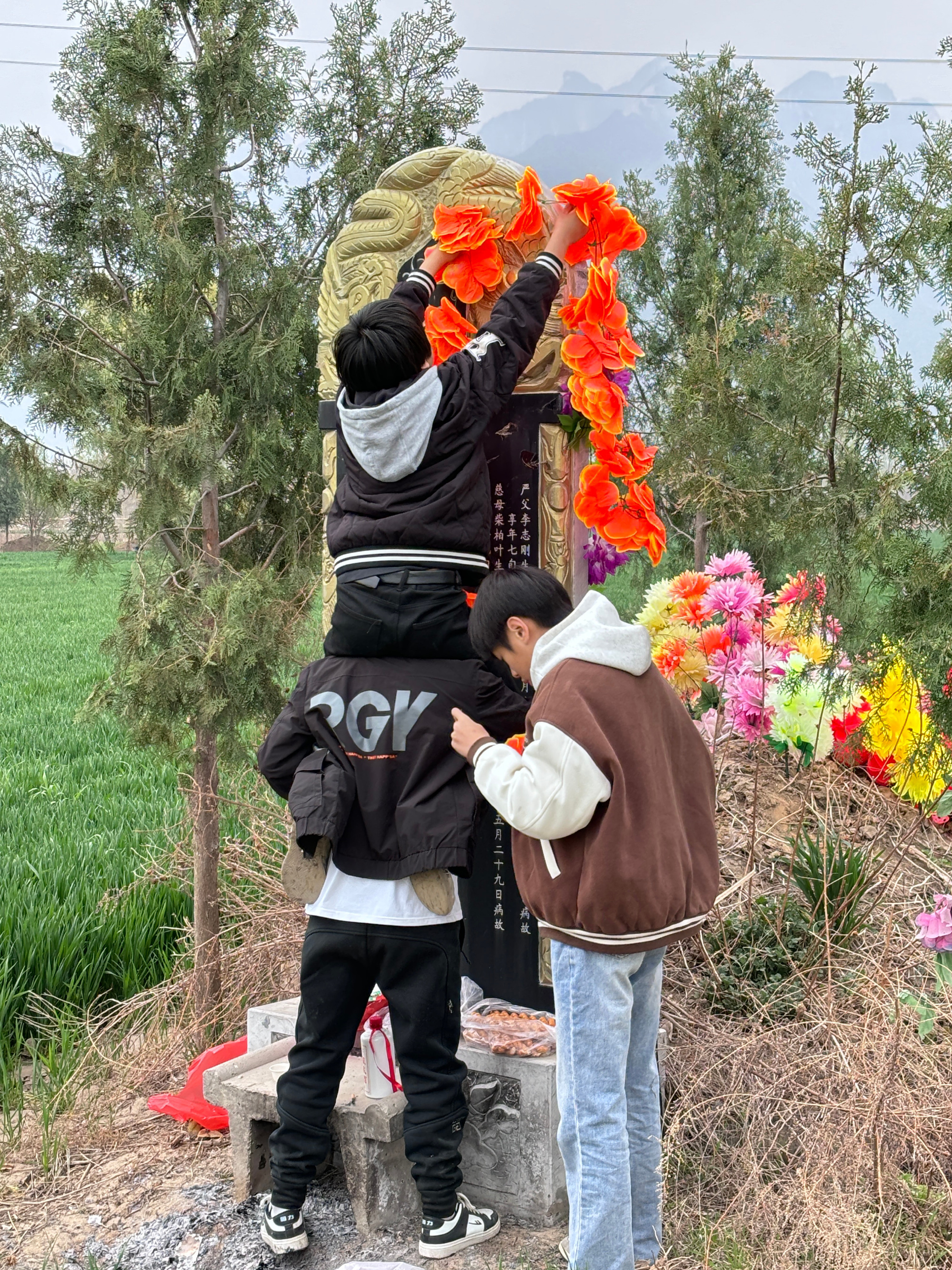 今天下班路上碰到了一位86岁高龄的老爷爷，迷路找不到回家的方向，问路...